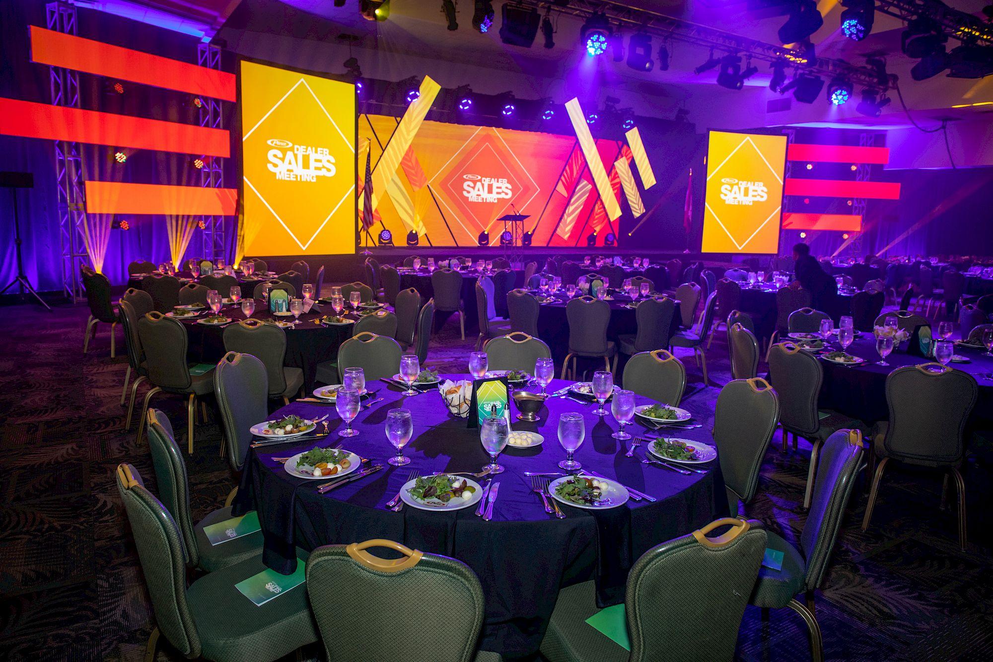 Elegant group dining setup at Saddlebrook Resort featuring exceptional group dining and family-friendly options, perfect for meetings, celebrations, and social gatherings.